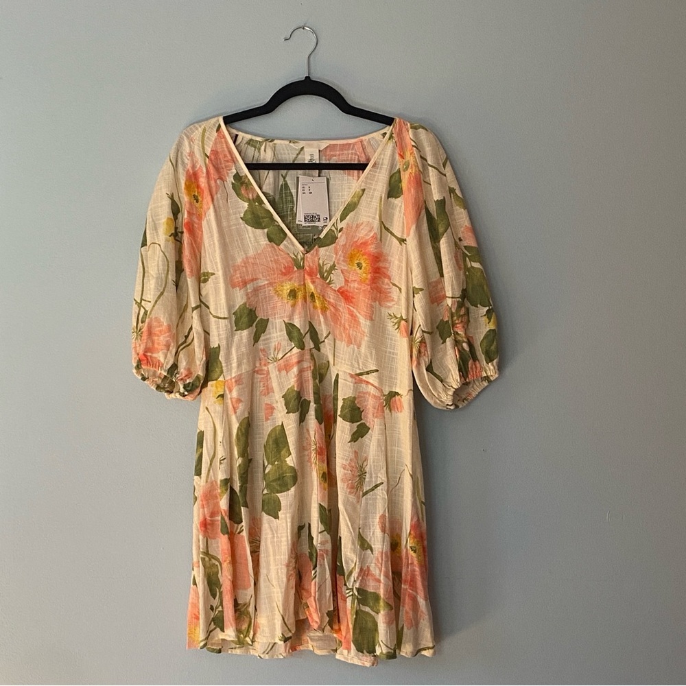 Brand new H&M Bubble Sleeve Floral Dress